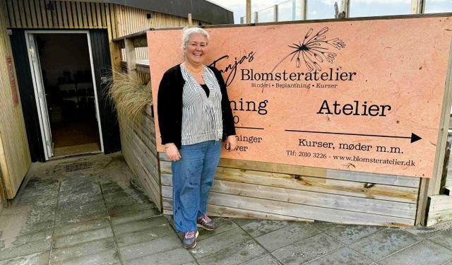 Tanja Nielsen foran det nye lokale, hvor der tidligere har været Strandkiosk. Foto: Niels Skipper.