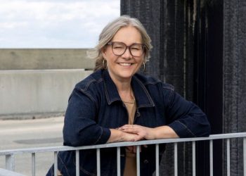 Socialdemokraten Chelina Bagger ved Det Sorte Tårn på Hirtshals Havn. Foto (arkiv): Privat.