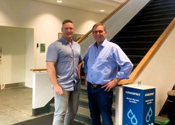 Claus Mørkbak Højrup (tv) sammen med partifællen Michael Engbjerg fra Venstre. Foto: Privat.