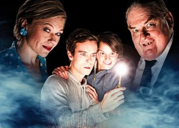 Fredag er gyser-komedie for teenagere og venner i Tversted Uggerby Pastorat. Pressefoto