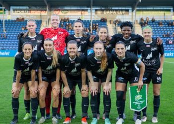 Fortuna lidt usædvanligt i udebanetrøjer på Nord Energi Arena i Hjørring.. Foto: Jess M. Madsen.