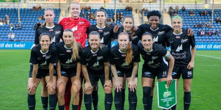 Fortuna lidt usædvanligt i udebanetrøjer på Nord Energi Arena i Hjørring.. Foto: Jess M. Madsen.