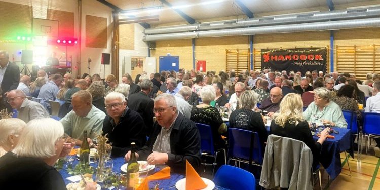 Flot opbakning til høstfesten i Hundelev. Foto: Mia Povlsen.