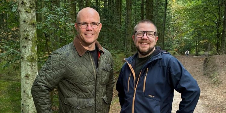 Den konservative 1. viceborgmester Per Møller sammen med partifælle og byrådskandidat Daniel Krag Nielsen. Foto: Privat.