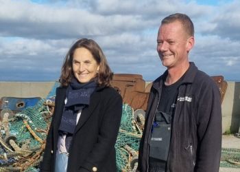 Under sit besøg i Strandby besøgte Liliane Tanguy Strandby Net, som fremviste flere typer af trawl og fortalte om udviklingen af selektive redskaber. Foto: Thomas Wenzel Kruse.