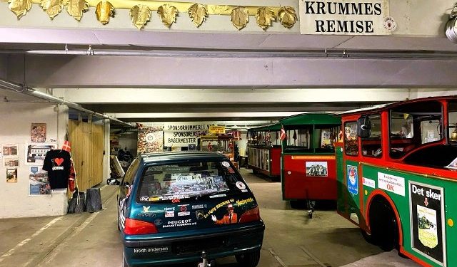 Det legendariske køretøjparkeret i Krummes Remise. Foto: Privat.