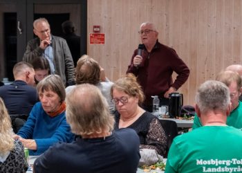 Svend Høholt fra Sindal har taget ordet ved et vælgermøde i Tolne. Foto (arkiv): Niels Helver.
