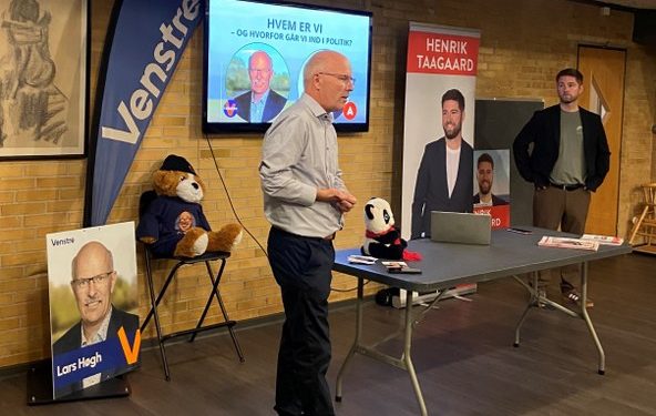 Lars Høgh (V) og Henrik Taagaard i Tornby Hallen. Foto: Privat.