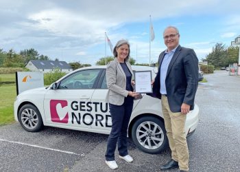 Foreningsleder Jette Nørsøller Uhrenholt fra Gestus Nord og dirketør Hans Henrik von Platen-Hallermund hos Lilleheden A/S. Foto: Privat.