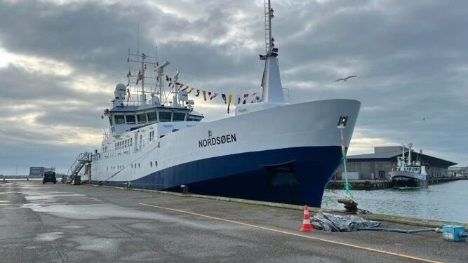 Fiskeristyrelsens kontrolskib Nordsøen i Hirtshals Havn under Naturmødet 2024. Foto: Niels Skipper.