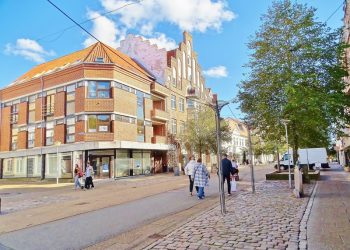 Flere steder som her i Østergade er der allerede tomme butikslokaler i Hjørring. Foto: Jørgen Johansen.