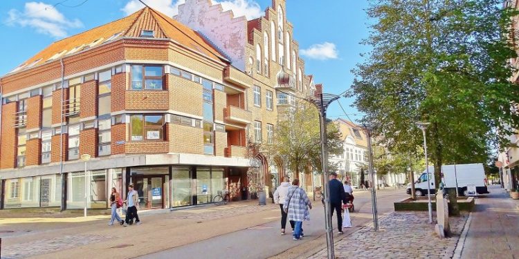 Flere steder som her i Østergade er der allerede tomme butikslokaler i Hjørring. Foto: Jørgen Johansen.