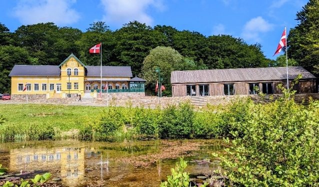 Der er lagt op til et brag af en julefrokost i Stakladen med mad fra Martin Kok og musik af DJ Hammer.