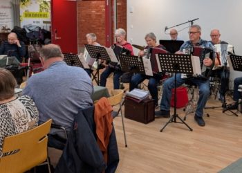 Både beboere og gæster havde en dejlig eftermiddag i selskab med Tårs-Lendum Harmonikaklub.