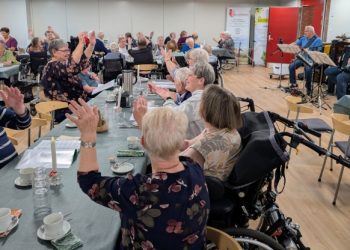 Der var sangglæde og god stemning til underholdningen med Per og Preben.