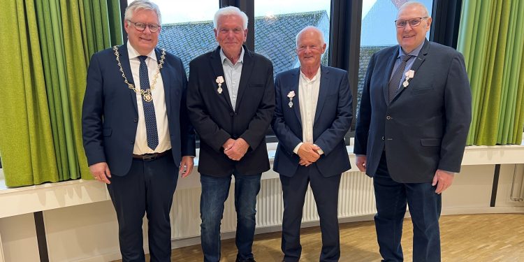 Borgmester Søren Smalbro (V), Sven Bertelsen (S), Kim Bach (C) og Jørgen Christensen (V). Foto: Hjørring Kommune.