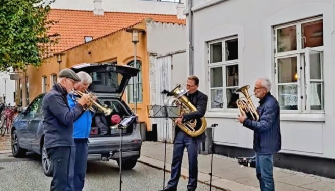 Vendsyssel Brass fyldte gaden med musik.