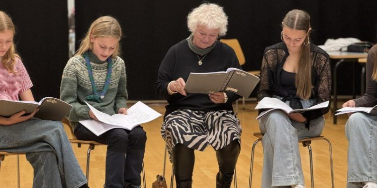 Der øves til Vinter i Lønneberg. Foto: Hjørring Sommerspil.