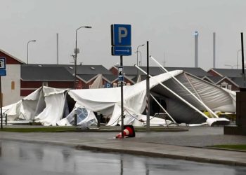 Væltet telt ved SKagen Marathon. Foto: Skagen Nyt.