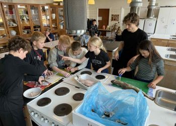 Fisken kom på disken med Lasse fra Tri i Agger. Foto: Niels Skipper.