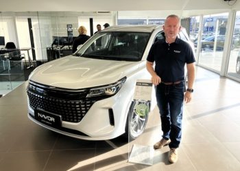 Johnny L. Nielsen præsenterer spændende biler fra Bilhuset. Foto: Palle W. Nielsen