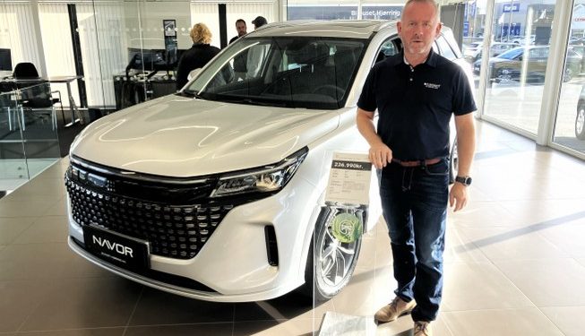 Johnny L. Nielsen præsenterer spændende biler fra Bilhuset. Foto: Palle W. Nielsen