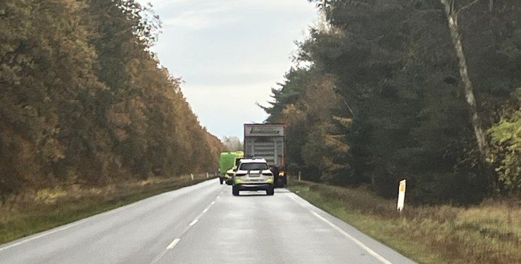 Der skete heldigvis ingen alvorlige personskader ved mandagens uheld på landevejen mellem Tversted og Tuen. Foto: Palle W. Nielsen