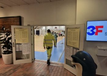 Valgstedet har åbent i Hirtshals Idrætscenter. Foto: Presse-fotos.dk.