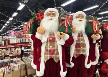 De er klar til jul hos varehuset A-Z i Hjørring. Foto: Palle W. Nielsen