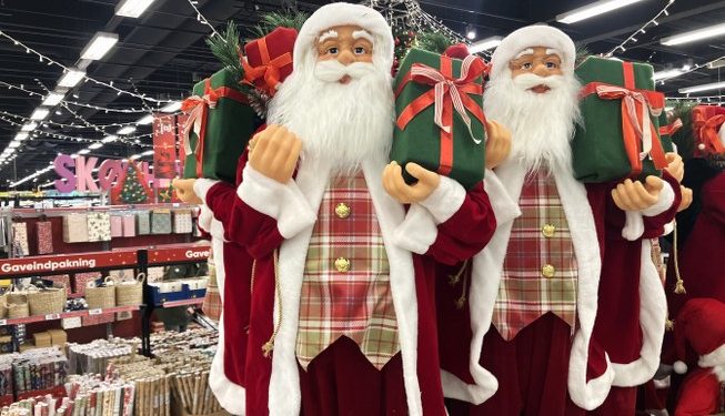 De er klar til jul hos varehuset A-Z i Hjørring. Foto: Palle W. Nielsen