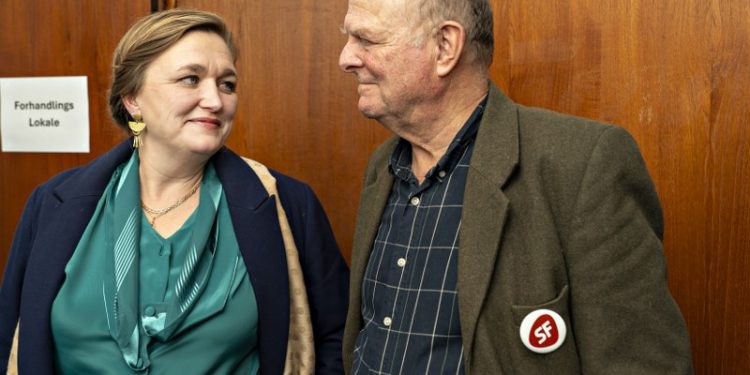 Ellen Raunsmed og Jørgen Bing fra SF i nat på Vendelbohus. Foto: Hans Ravn.