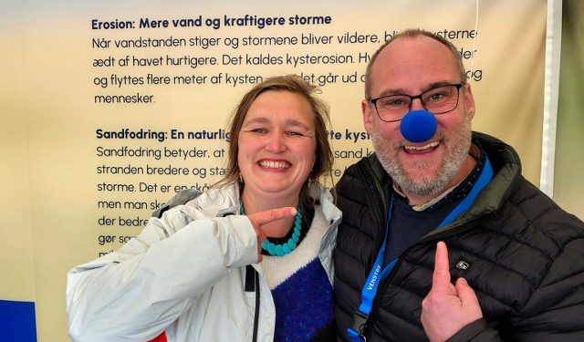 Anders Ryddahl-Jensen fra Venstre i muntert lag med Ellen Raunsmed fra SF. Foto: Privat.