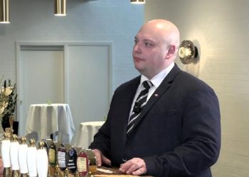 Andreas Huus Andersen er spidskandidat for Danmarksdemokraterne ved KV25 i Hjørring Kommune. Foto: Screenshot.