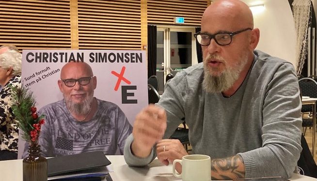 Christian Simonsen til valgmøde i Sæsing. Foto: Privat.