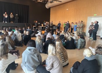 Eleverne på Hjørring Gymnasium fik onsdag d. 19. november mulighed for at møde repræsentanter fra forskellige uniformerede professioner.