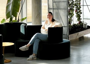 Praktikant Ida Marie Bøjstrup fra Professionshøjskolen UCN i Aalborg. Foto: Vendsyssel Teater.