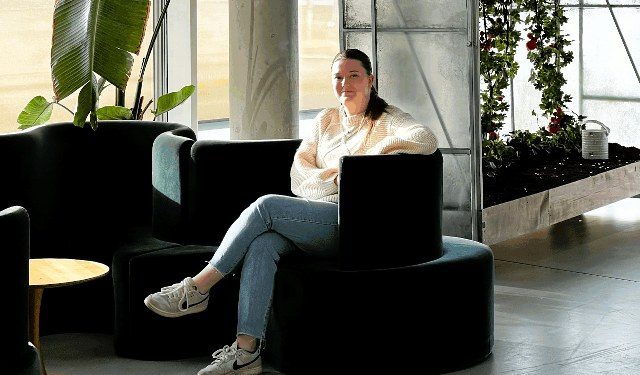 Praktikant Ida Marie Bøjstrup fra Professionshøjskolen UCN i Aalborg. Foto: Vendsyssel Teater.