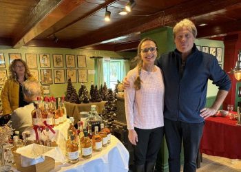 Hanne Kristoffersen og Per Windahl Jensen er parret bag julestuen på Hirtshals Kro. Foto: Niels Skipper.