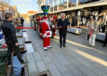Søren Smalbro klippede lørdag snoren foran Krummetoget i Strømgade. Foto: Niels Skipper.