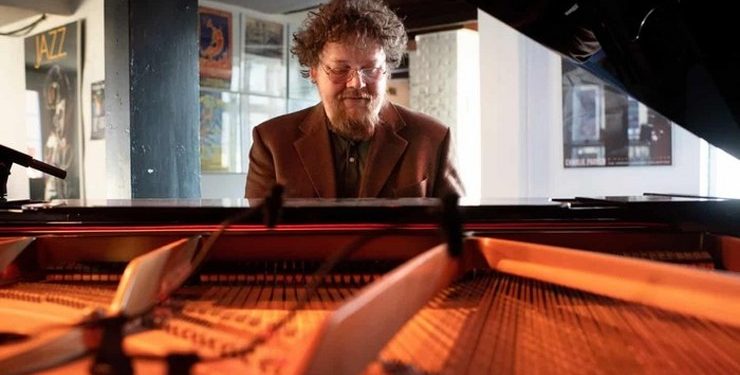 Martin Schach er  indehaver af spillestedet “Termansens”, samt ophavsmand til Ribe jazzfestival, Jazzcamp Ribe og er til daglig lektor på syddansk musikkonservatorium.  Pressefoto