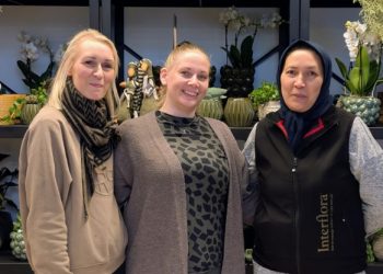 Maiken Rath, Marie Blichfeldt og Sediqeh Afshar glæder sig til at byde indenfor i den nye moderne blomsterbutik.