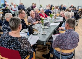 Der var fuldt hus til den hyggelige sangeftermiddag med Lonnie og Bent.