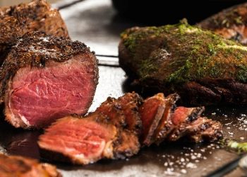 Restaurant Flammens signatur er grillbuffet og hyggelige atmosfære. Pressefoto