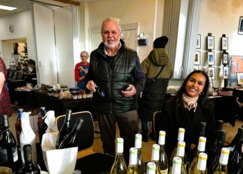 Jan Kasten og barnebarnet Stephanie var nye som udstillere med lækkerier fra Stephanelli’s Wine bar & Shop. Foto: Niels Skipper.