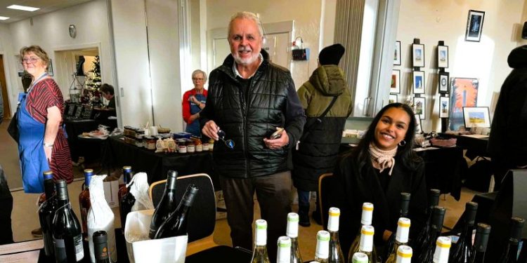 Jan Kasten og barnebarnet Stephanie var nye som udstillere med lækkerier fra Stephanelli’s Wine bar & Shop. Foto: Niels Skipper.