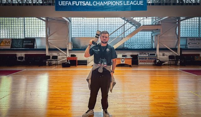 Jacob Strandeng med HjørrinG Futsal Klub. Foto: Privat.