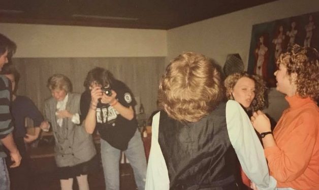 Billedet er af mig som 16 år gammel, hvor jeg igennem ungdomsklubben havde fundet et nyt fælleskab i fotografi som tiltrak mig på andre måder end de andre gode fritidsinteresser jeg dyrkede som tennis og fodbold. Foto: Privat.