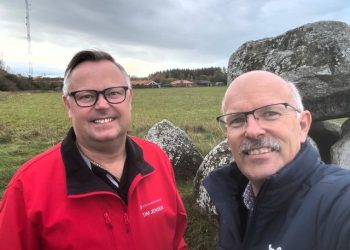 Tim Jensen (S) og Lars Høgh (V) ved stendyssen i Tornby. Foto: Privat.