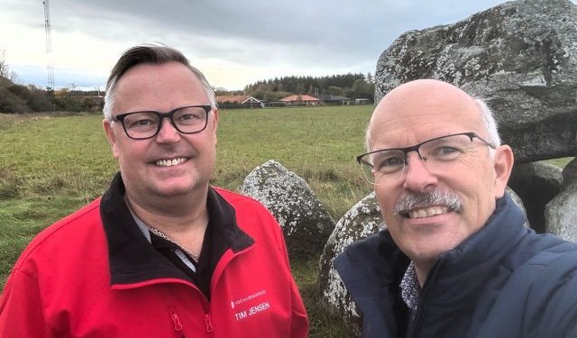Tim Jensen (S) og Lars Høgh (V) ved stendyssen i Tornby. Foto: Privat.