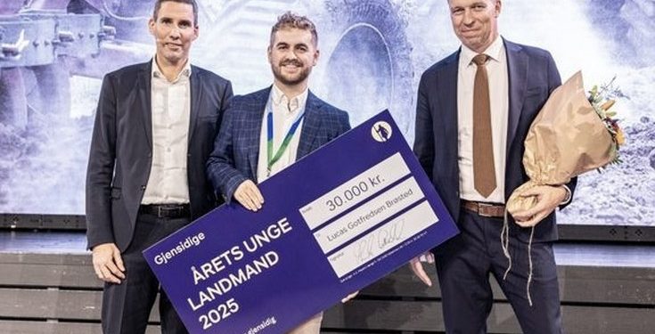 Vinder af Årets Unge Landmand 2025 Landbrug & Fødevarer, Lucas Gotfredsen Brøsted, hyldes. Pressefoto
